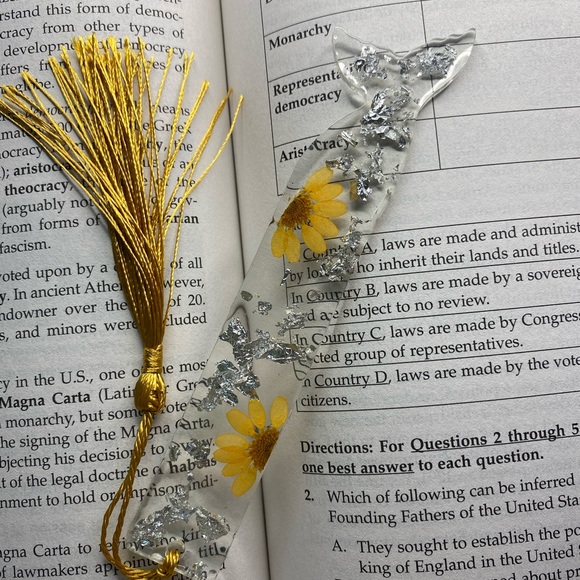 Mermaid tail Resin flower bookmark - Picture 2 of 7